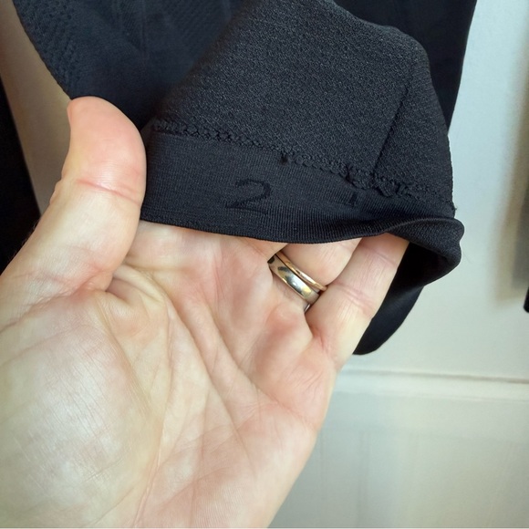 lululemon athletica Swiftly Tech Long Sleeve Crew Black size 2 - Picture 7 of 7